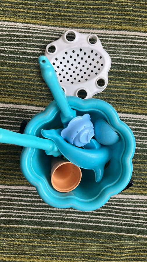 Ведерко с формочками для песочницы ребенку