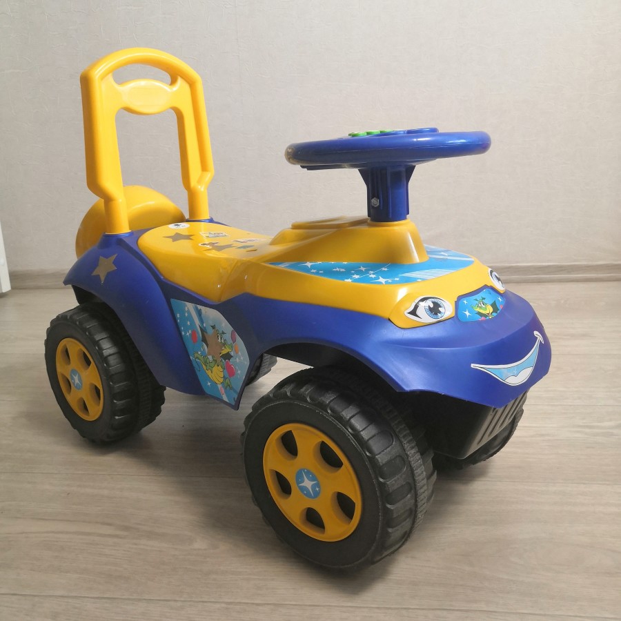 Машинка детская 1 - 3 года